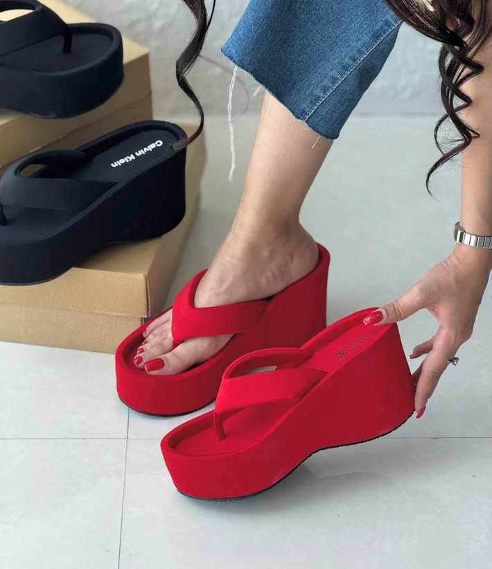 صندل زنانه لژدار انگشتی مدل کلوین کلینck رنگ قرمز